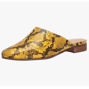 NWOT Women’s Clarks yellow and black snakeskin patterned mule clogs 9.5